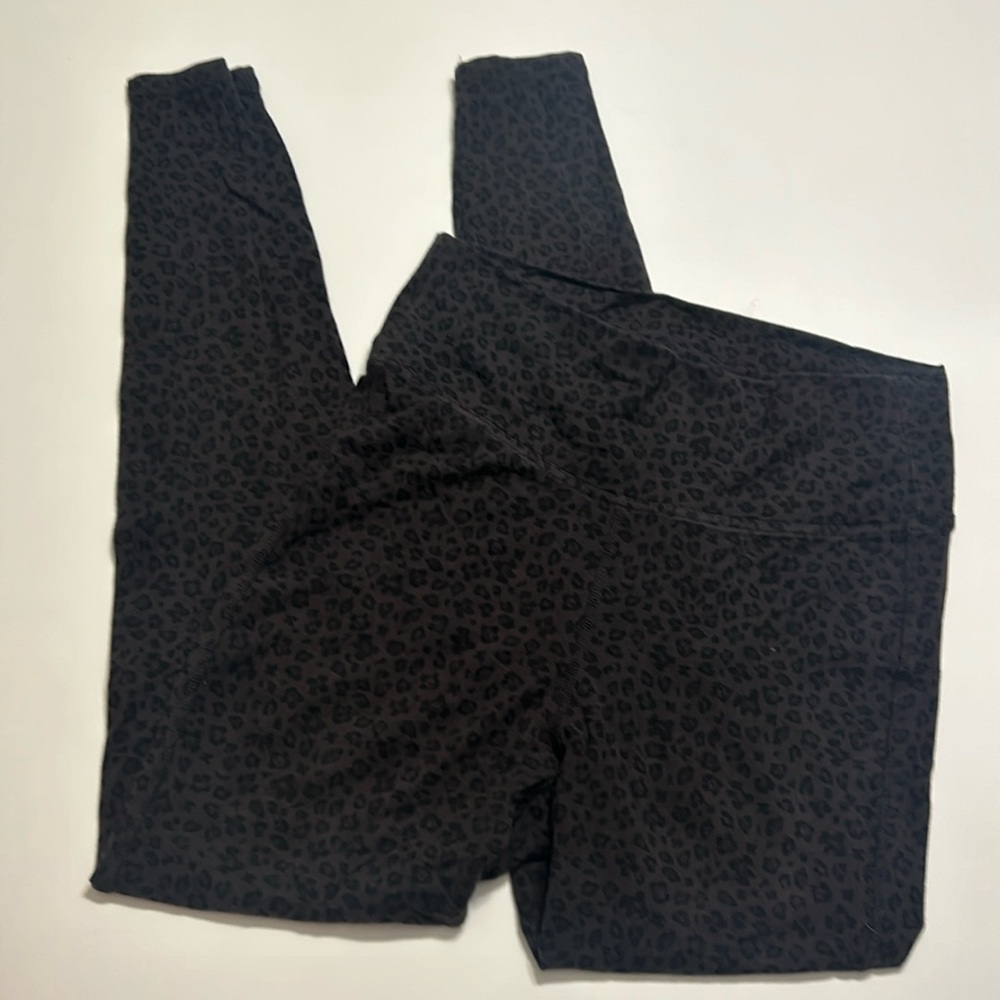 Women’s high waisted black and gray thick leopard print leggings. Size small